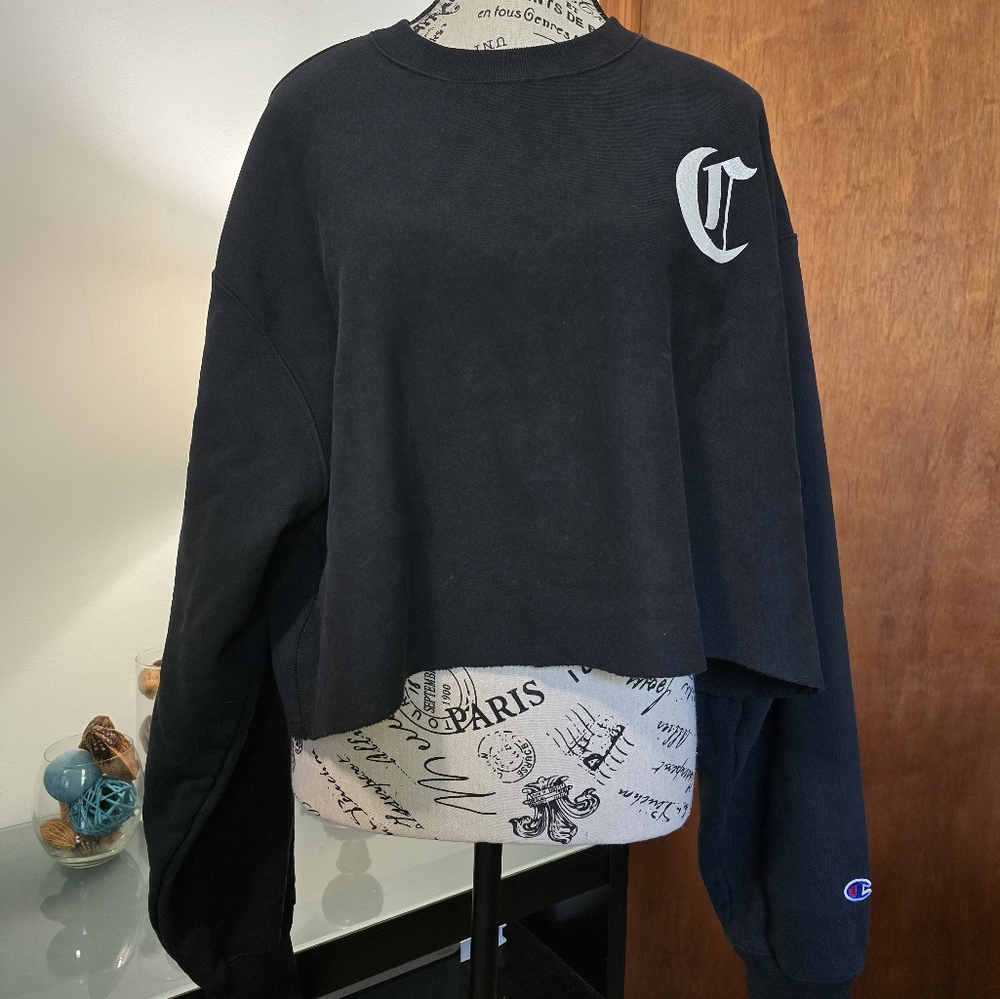 SOLD Champion Women's Black Cropped Sweatshirt